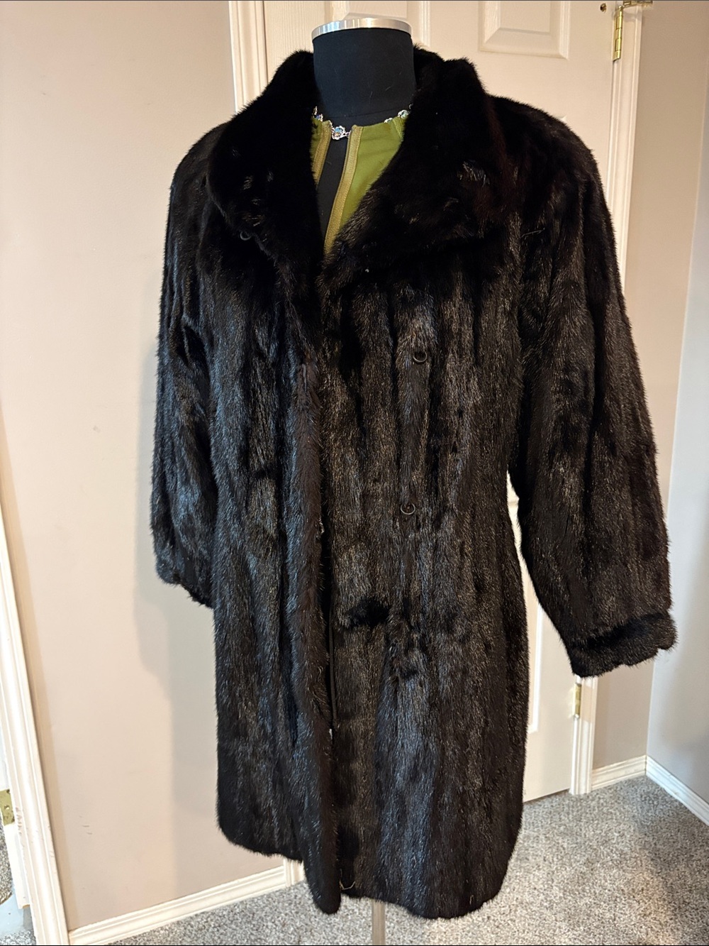 Classic Black Mink Coat - Luxurious Women's Outerwear Real mink size XL